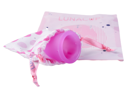 Balení kalíšku LUNACUP v látkovém pytlíčku