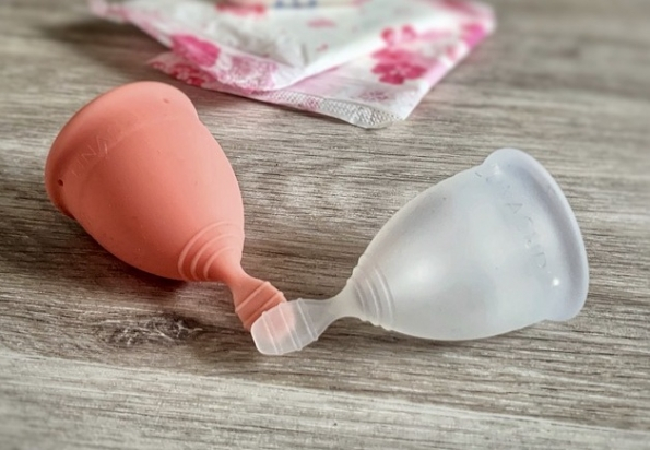 Jak vybrat správnou velikost menstruačního kalíšku?